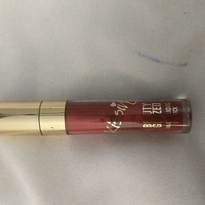 Matte liquid lipstick